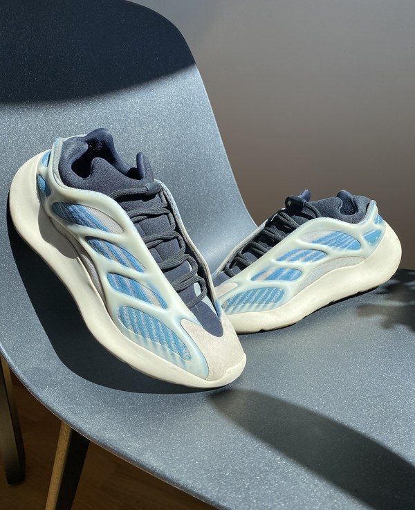 Yeezy Boost 700 V3 "Kyanite" 7 Yeezy Boost 700 V3 "Kyanite"