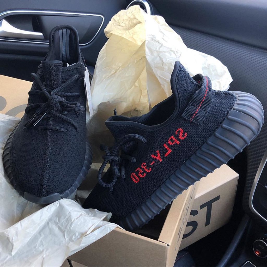 Yeezy Boost 350 V2 "Core Black" 7 Yeezy Boost 350 V2 "Core Black"